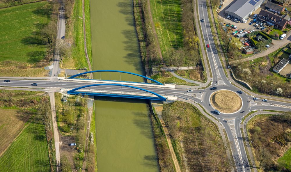 Aerial image Hünxe - Construction of a road bridge construction along the Dinslakener Strasse above the Wesel-Datteln-Kanal in Huenxe in the state North Rhine-Westphalia, Germany