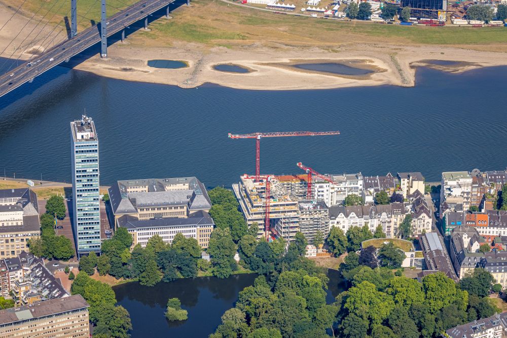 Düsseldorf from the bird's eye view: Construction site to build a new office and commercial building Alltours-Zentrale on the Rhein in the district Carlstadt in Duesseldorf at Ruhrgebiet in the state North Rhine-Westphalia, Germany