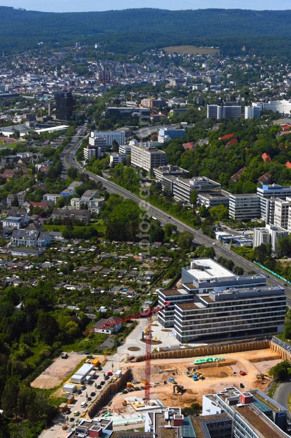 Aerial photograph Wiesbaden - Construction site to build a new office and commercial building AXA Abraham Lincoln Park Wiesbaden on Abraham-Lincoln-Strasse in Wiesbaden in the state Hesse, Germany