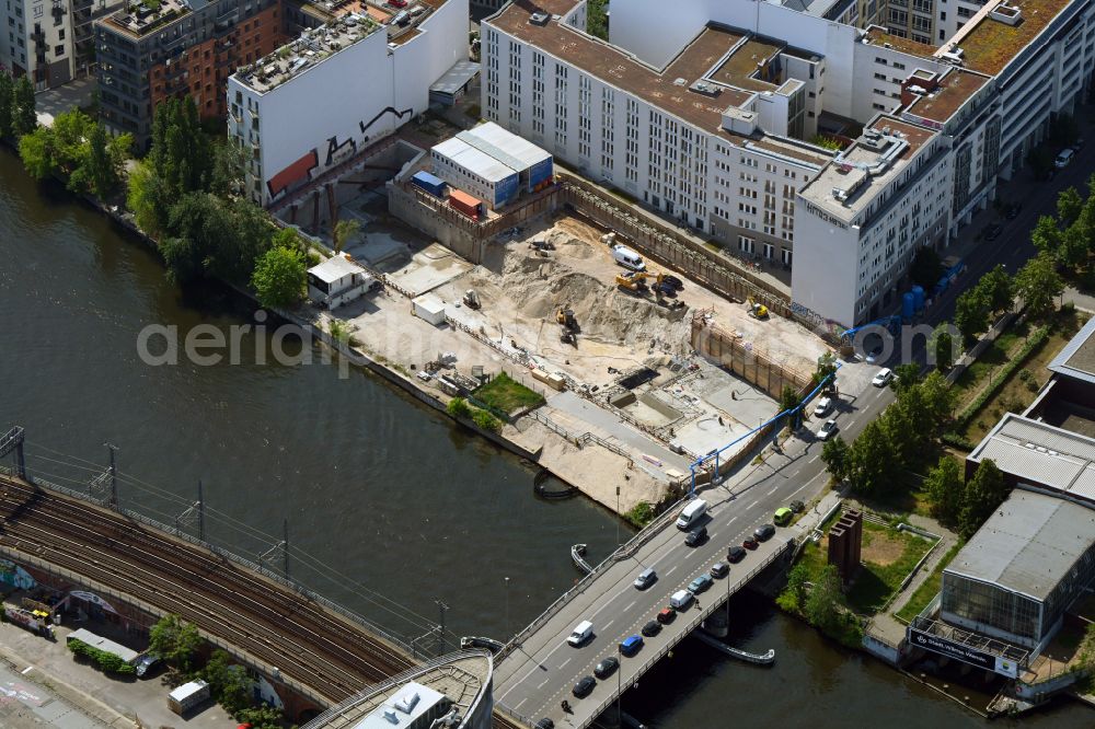 Berlin from the bird's eye view: Construction site to build a new office and commercial building Elements between Spreeufer and Michaelkirchstrasse in the district Mitte in Berlin, Germany