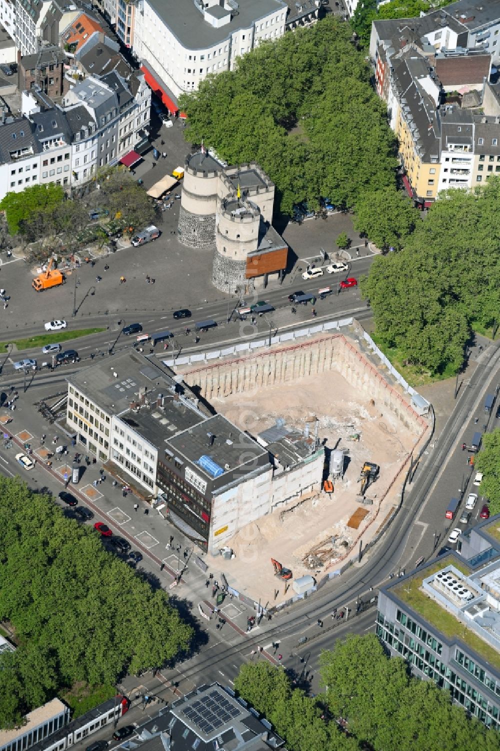 Köln from the bird's eye view: Construction site to build a new office and commercial building on Rudolfplatz on Koelner Hahnepooz - Hahnentorburg in Cologne in the state North Rhine-Westphalia, Germany
