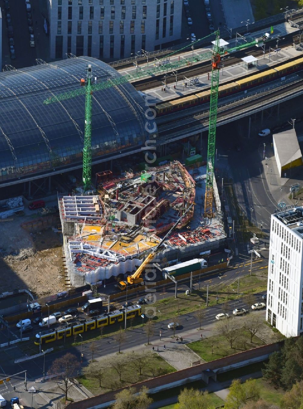 Berlin from above - Construction site to build a new office and commercial building and Hotel EDGE Grand Central Berlin on Clara-Jaschke-Strasse corner Invalidenstrasse in the district Moabit in Berlin, Germany