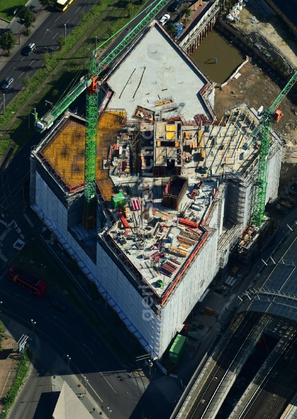Berlin from above - Construction site to build a new office and commercial building and Hotel EDGE Grand Central Berlin on Clara-Jaschke-Strasse corner Invalidenstrasse in the district Moabit in Berlin, Germany