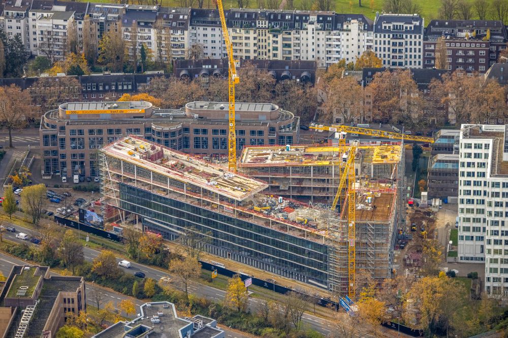 Düsseldorf from the bird's eye view: Construction site to build a new office and commercial building KAP1 on place Karl-Arnold-Platz in Duesseldorf at Ruhrgebiet in the state North Rhine-Westphalia, Germany