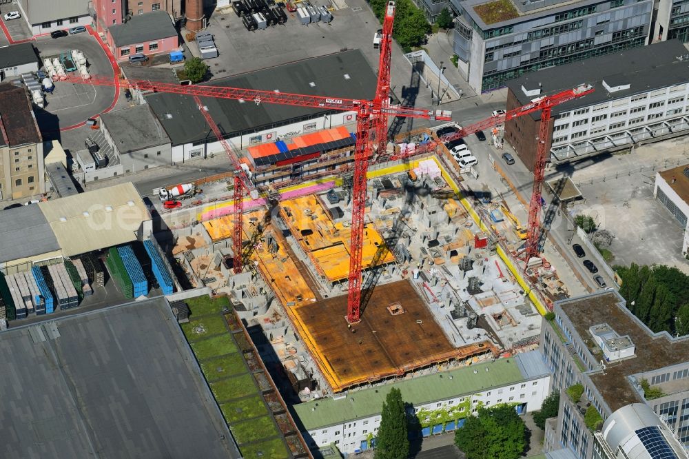 München from the bird's eye view: Construction site to build a new office and commercial building KARL Muenchen on Karlstrasse - Denisstrasse in the district Maxvorstadt in Munich in the state Bavaria, Germany