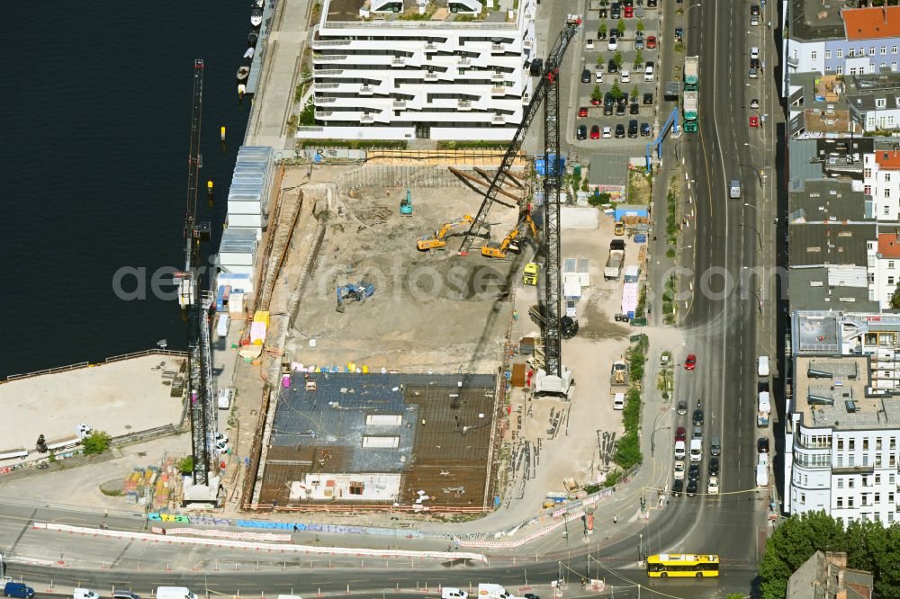 Aerial photograph Berlin - Construction site to build a new office and commercial building on Mediaspree-Ostufer in Berlin, Germany
