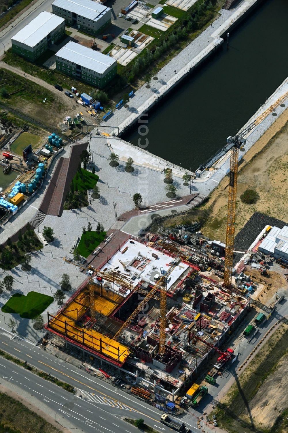 Aerial photograph Hamburg - Construction site to build a new office and commercial building of the EDGE HafenCity project on Amerigo-Vespucci-Platz in the district HafenCity in Hamburg, Germany