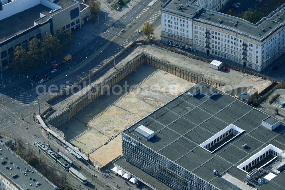 Magdeburg from above - Construction site to build a new office and commercial building of Staedtischen factorye Magdeburg on Ernst-Reuter-Allee corner Breiter Weg in the district Altstadt in Magdeburg in the state Saxony-Anhalt, Germany