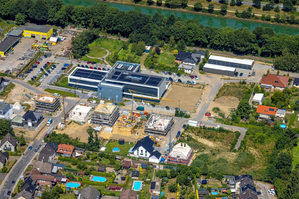 Voerde (Niederrhein) from above - Construction site to build a new office and commercial building Volksbank Rhein-Lippe in the district Friedrichsfeld in Voerde at Ruhrgebiet in the state North Rhine-Westphalia, Germany