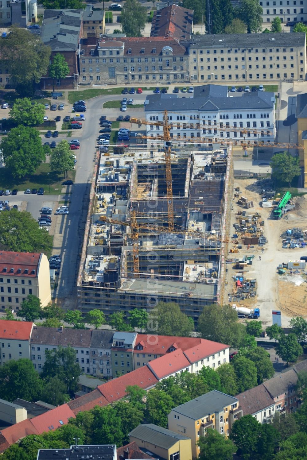 Aerial photograph Potsdam - The state of Brandenburg builds public-Wolfgang Gerbere partnership with the Strabag Real Estate GmbH in the grounds of Government House at the Henning-von-Tresckow-Allee in Potsdam a new office complex. General contractor is the Zueblin AG. After completion are here, the Ministry of Labour, Social Affairs, Women and Family and the Ministry for the Environment, Health and Consumer Protection move