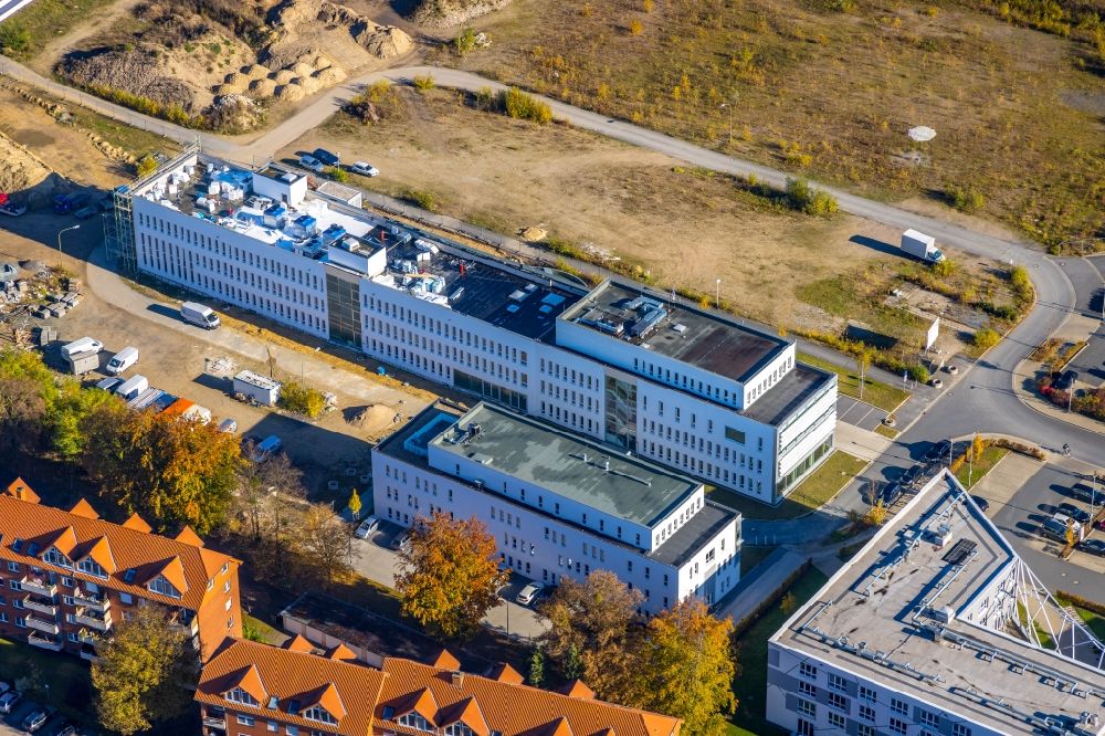 Hamm from the bird's eye view: View of the new construction of the campus of the college Hamm-Lippstadt in the district Heessen in Hamm at Ruhrgebiet in the state of North Rhine-Westphalia