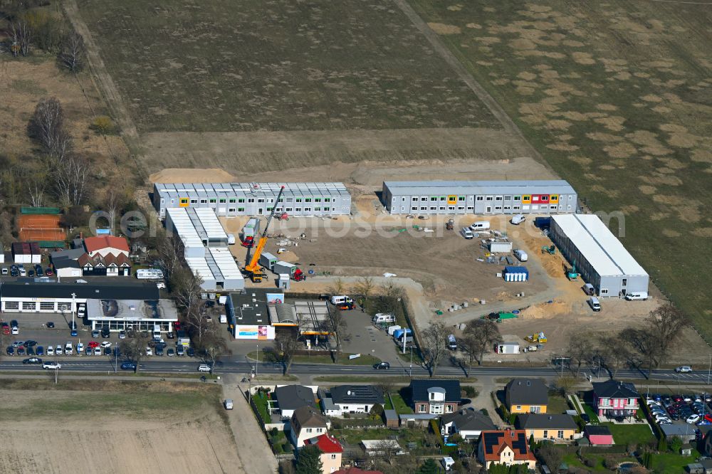 Aerial photograph Falkensee - Construction site to build a new refugee home and asylum accommodation container settlement as a makeshift accommodation and reception camp accommodation for refugees on Spandauer Strasse in Falkensee in the state Brandenburg, Germany