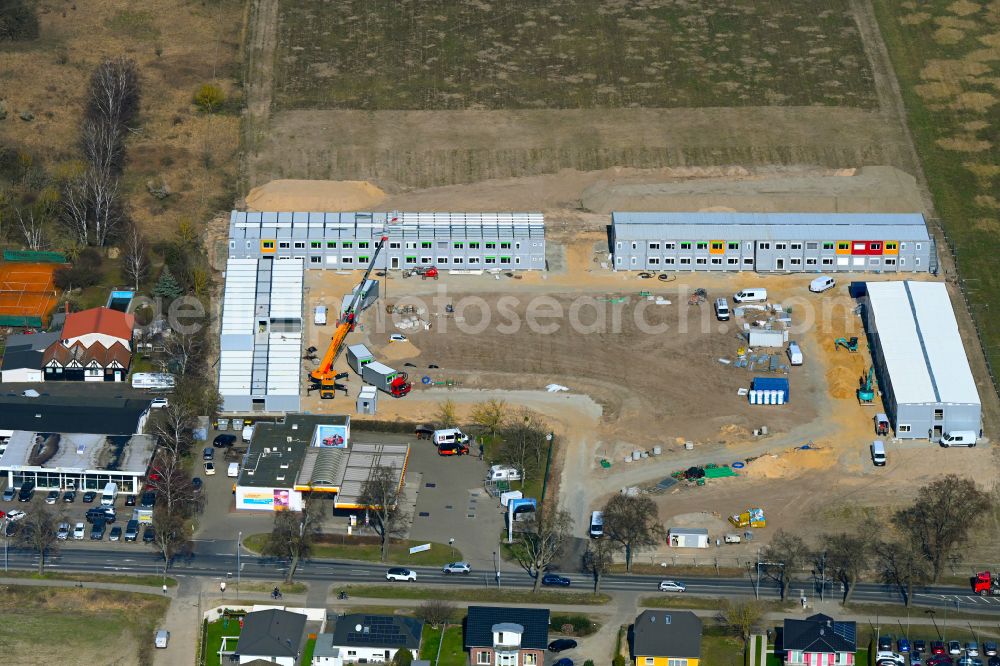 Falkensee from the bird's eye view: Construction site to build a new refugee home and asylum accommodation container settlement as a makeshift accommodation and reception camp accommodation for refugees on Spandauer Strasse in Falkensee in the state Brandenburg, Germany