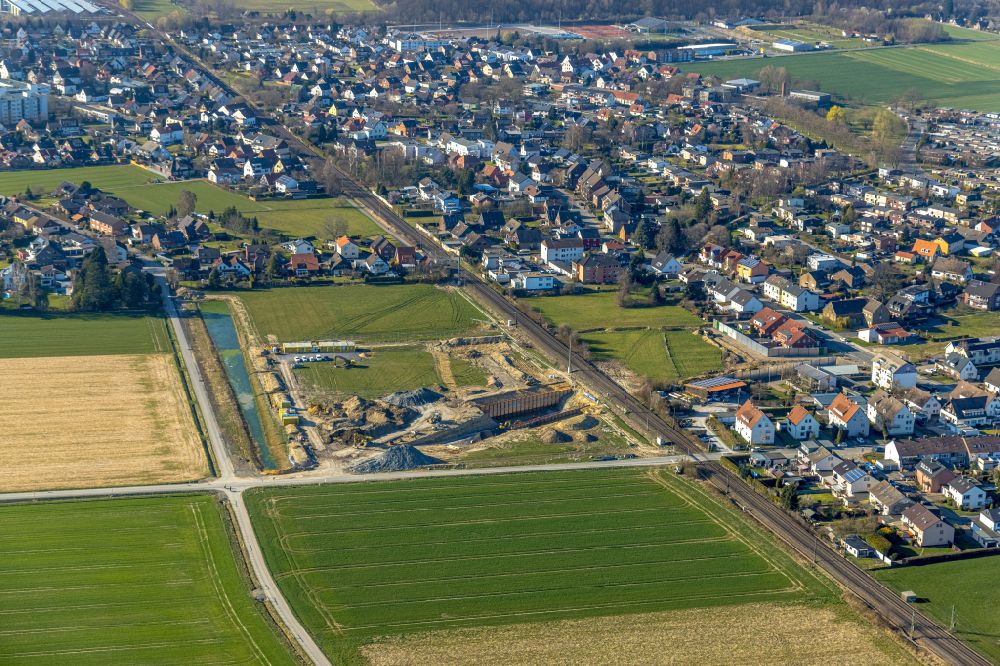 Westtünnen from the bird's eye view: Construction site for the new construction of a tunnel - railway culvert and rainwater retention basin and water reservoir on Verdistrasse in Westtuenen in the Ruhr area in the state of North Rhine-Westphalia, Germany