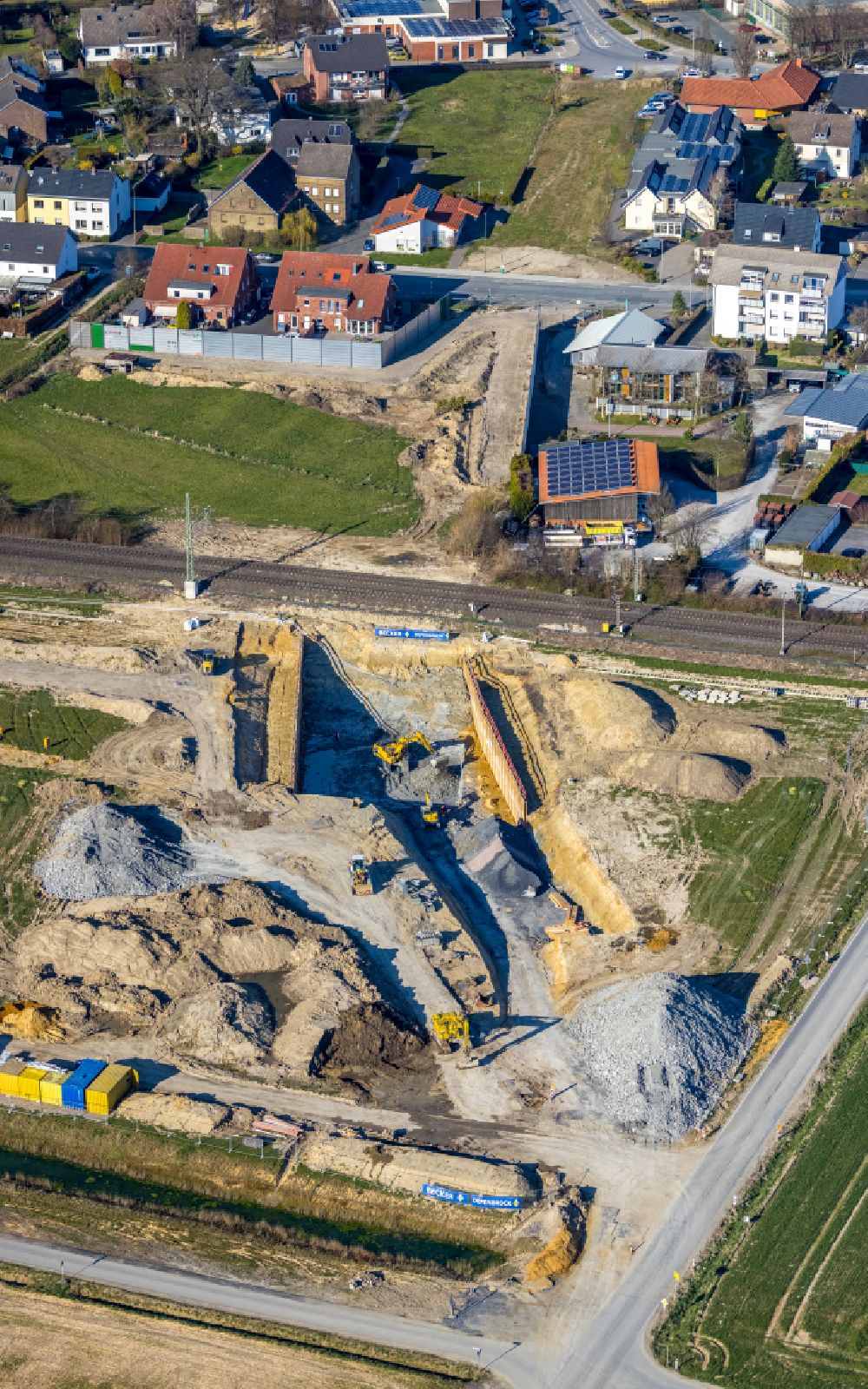 Westtünnen from above - Construction site for the new construction of a tunnel - railway culvert and rainwater retention basin and water reservoir on Verdistrasse in Westtuenen in the Ruhr area in the state of North Rhine-Westphalia, Germany