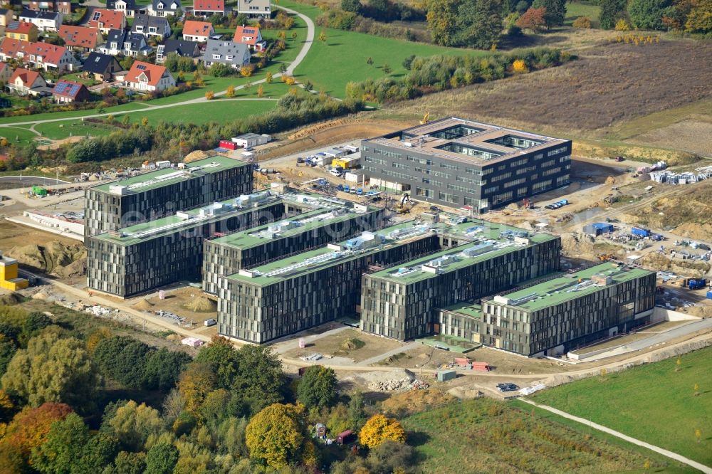 Bielefeld from the bird's eye view: View at the new building of the college and the research building interactive systems at the North Campus of the University of Bielefeld in Bielefeld in the federal state North Rhine-Westphalia. At the new college , all departments that are currently distributed across multiple sites, will be merged. In the Research Building will work researchers from six disciplines - computer science, biology, linguistics, mathematics, psychology and sports science. Builder is thr BLB.NRW Bau- und Liegenschaftsbetrieb Nordrhein-Westfalen, responsible for the overall planning is the the Carpus + Partner AG