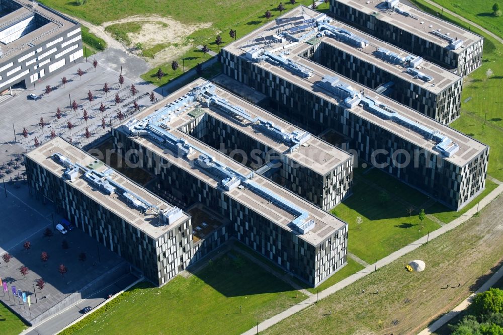 Aerial photograph Bielefeld - View at the new building of the college and the research building interactive systems at the North Campus of the University of Bielefeld in Bielefeld in the federal state North Rhine-Westphalia. Builder is thr BLB.NRW Bau- und Liegenschaftsbetrieb Nordrhein-Westfalen, responsible for the overall planning is the the Carpus + Partner AG