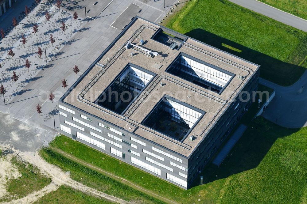 Bielefeld from the bird's eye view: View at the new building of the college and the research building interactive systems at the North Campus of the University of Bielefeld in Bielefeld in the federal state North Rhine-Westphalia. Builder is thr BLB.NRW Bau- und Liegenschaftsbetrieb Nordrhein-Westfalen, responsible for the overall planning is the the Carpus + Partner AG