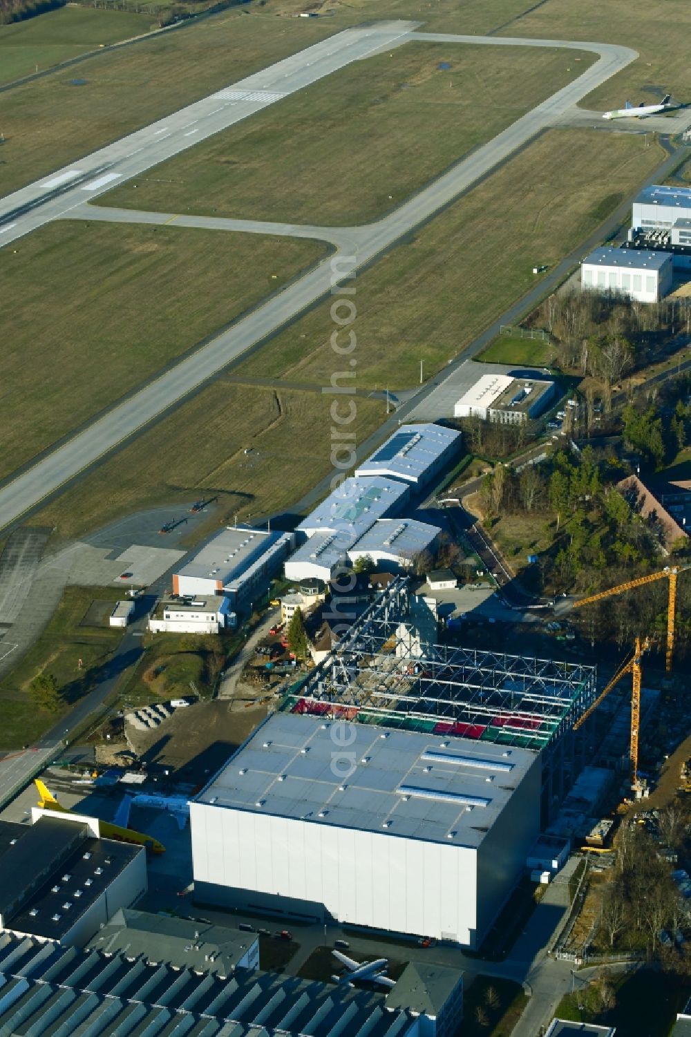 Aerial photograph Dresden - Construction site for an aircraft maintenance hangar on Flughafen Dresden in the district Klotzsche in Dresden in the state Saxony, Germany