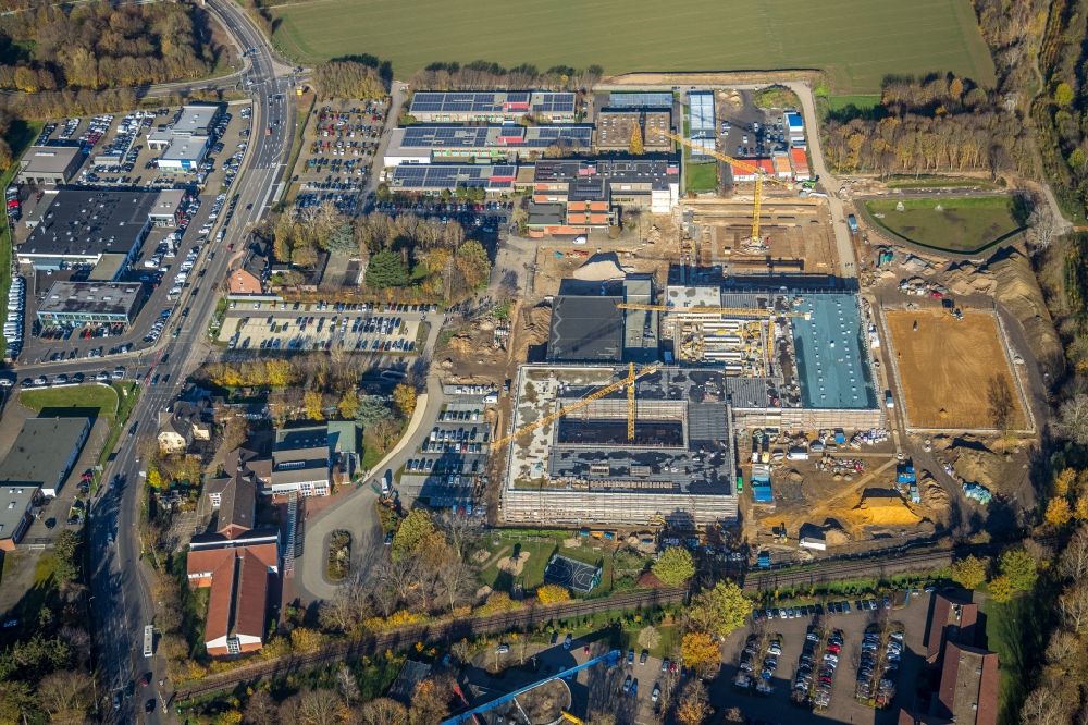 Moers from the bird's eye view: New construction site of the building complex of the vocational school Berufskolleg fuer Technik Moers (BKTM) on Repelener Strasse in Moers in the state North Rhine-Westphalia, Germany