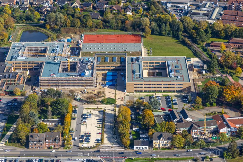 Moers from above - New construction site of the building complex of the vocational school Berufskolleg fuer Technik Moers (BKTM) on Repelener Strasse in Moers in the state North Rhine-Westphalia, Germany