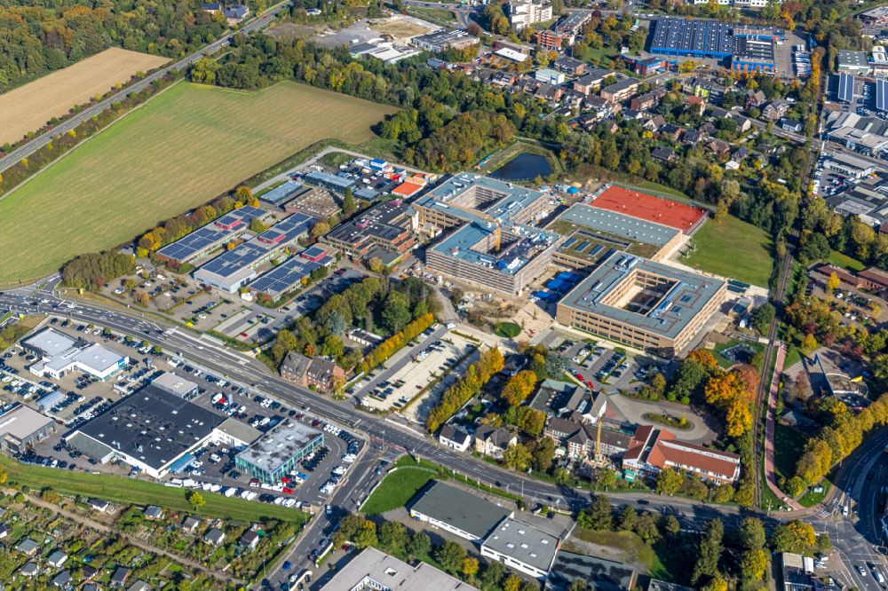 Moers from the bird's eye view: New construction site of the building complex of the vocational school Berufskolleg fuer Technik Moers (BKTM) on Repelener Strasse in Moers in the state North Rhine-Westphalia, Germany