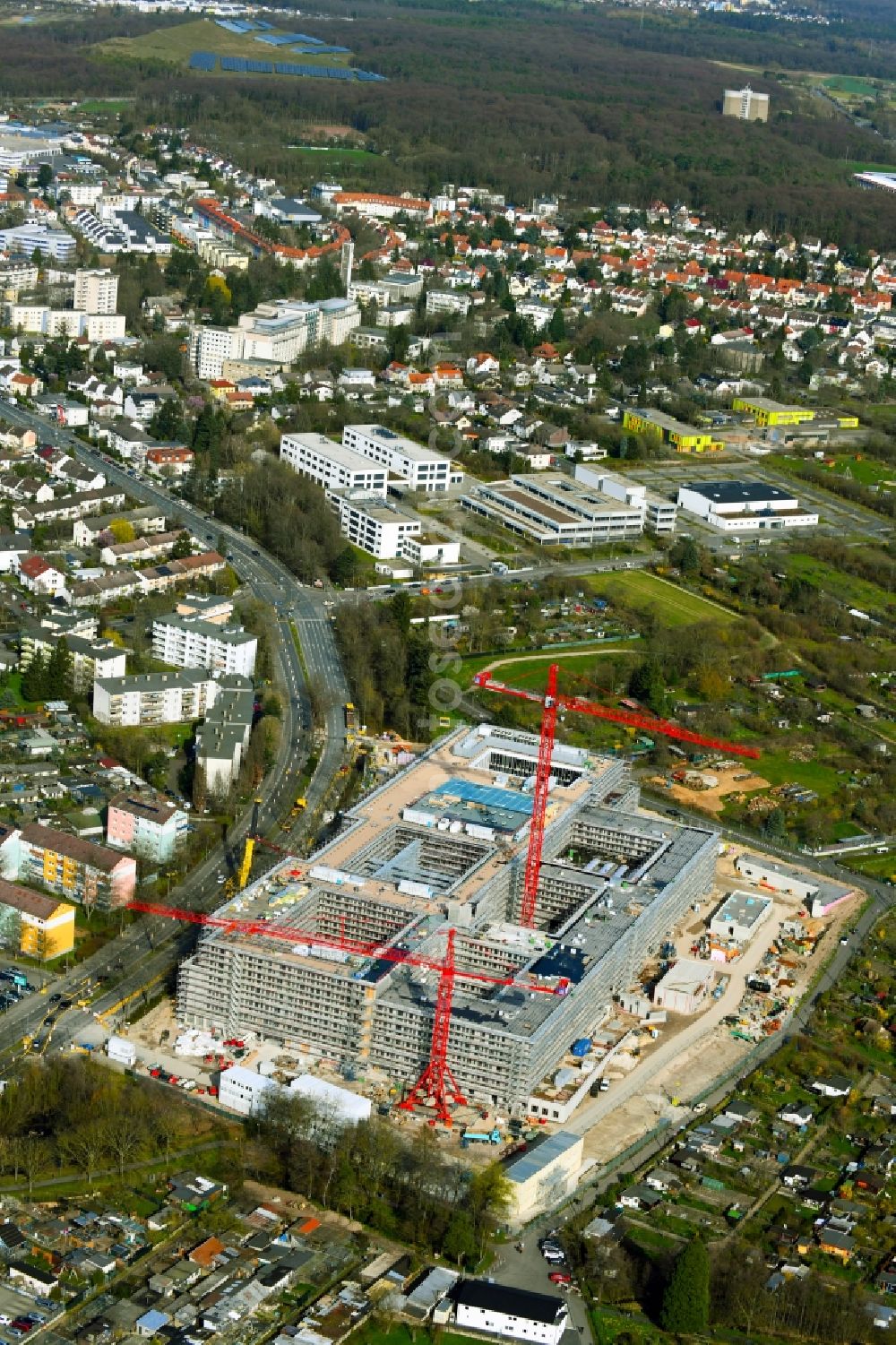 Offenbach am Main from the bird's eye view: Construction site for the new police building complex Polizeipraesidium Suedosthessen on Spessartring in Offenbach am Main in the state Hesse, Germany