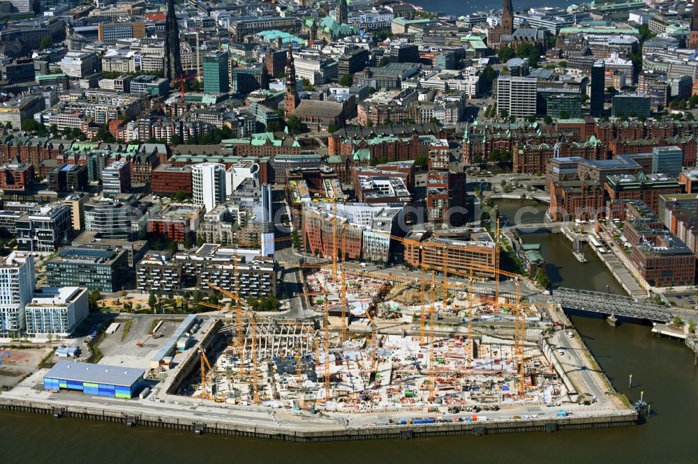 Aerial photograph Hamburg - Construction site for the new building complex of the shopping center at Ueberseequartier at Chicagokai - Ueberseeallee in the Hafencity district in Hamburg, Germany