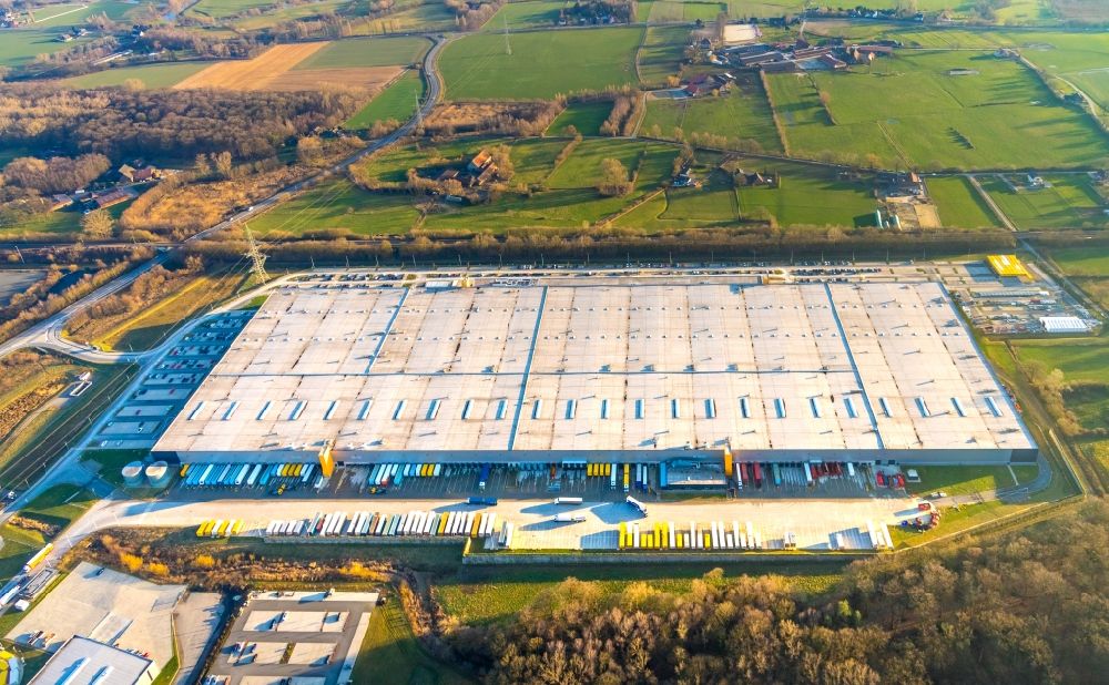 Werne from the bird's eye view: Complex on the site of the logistics center Amazon Logistik in Werne in the state North Rhine-Westphalia