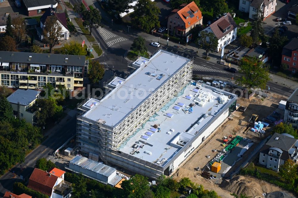 Berlin from the bird's eye view: New construction of the building complex of the LIDL - shopping center on street Giesestrasse corner Hoenoer Strasse in the district Mahlsdorf in Berlin, Germany