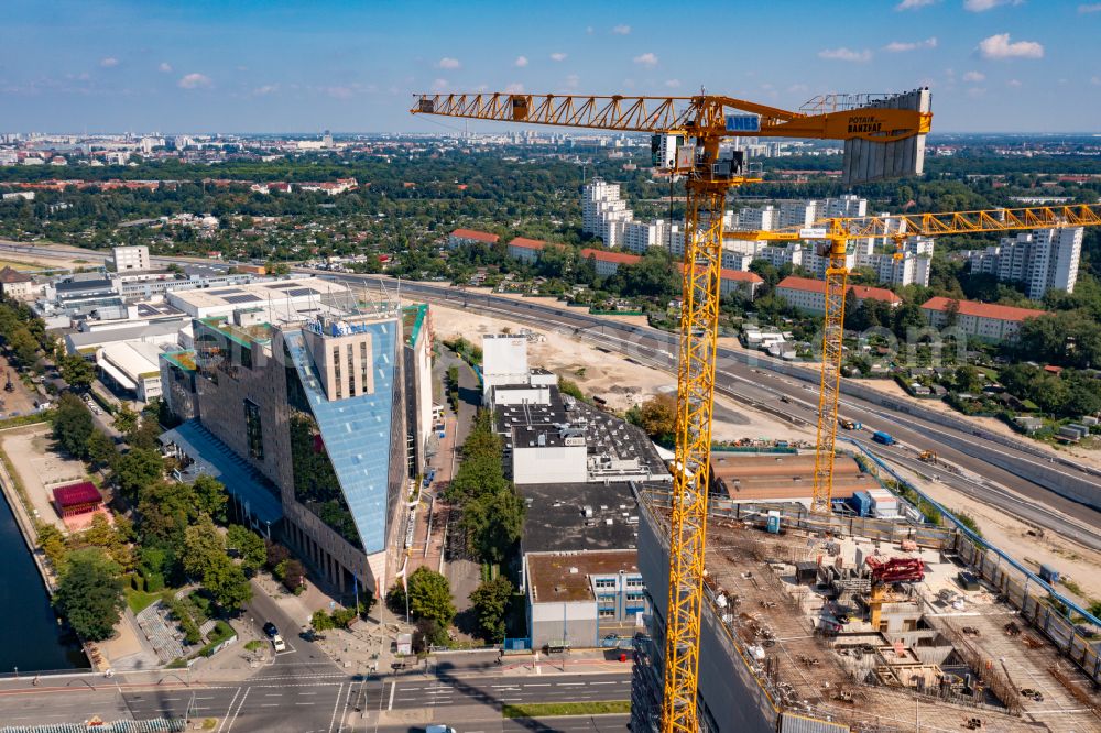 Aerial photograph Berlin - New construction high-rise construction site the hotel complex Estrel Tower on street Sonnenallee in the district Neukoelln in Berlin, Germany