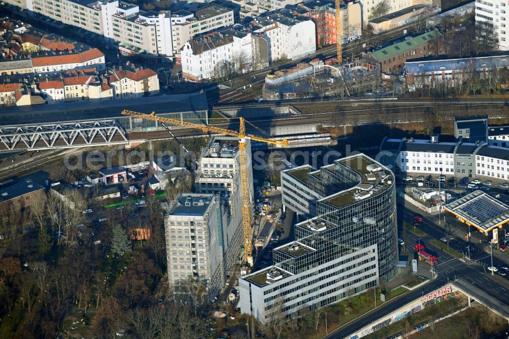 Aerial photograph Berlin - New construction high-rise construction site the hotel complex on Werdauer Weg in the district Schoeneberg in Berlin, Germany