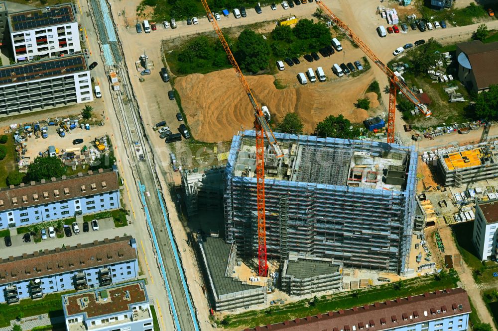 Aerial photograph Mannheim - Construction site for the new construction Orbit of the residential high-rise building Franklin Viertel on street Thomas-Jefferson-Strasse in the district Kaefertal in Mannheim in the state Baden-Wuerttemberg, Germany