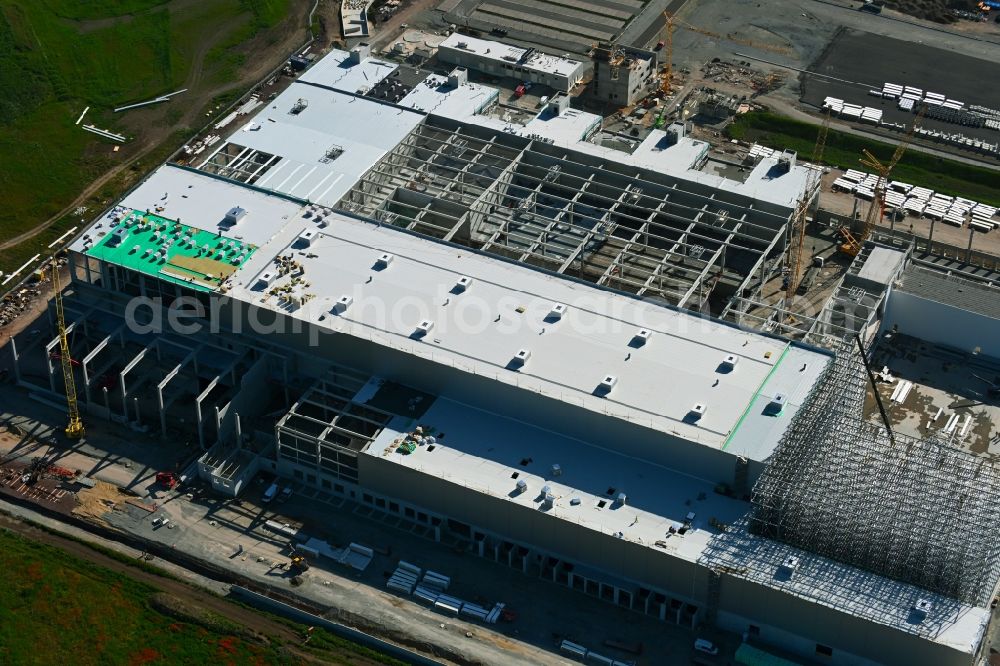Magdeburg from the bird's eye view: Construction site and assembly work for the construction of a high-bay warehouse building complex and logistics center on the premises on Burger Strasse in the district Gewerbegebiet Nord in Magdeburg in the state Saxony-Anhalt, Germany