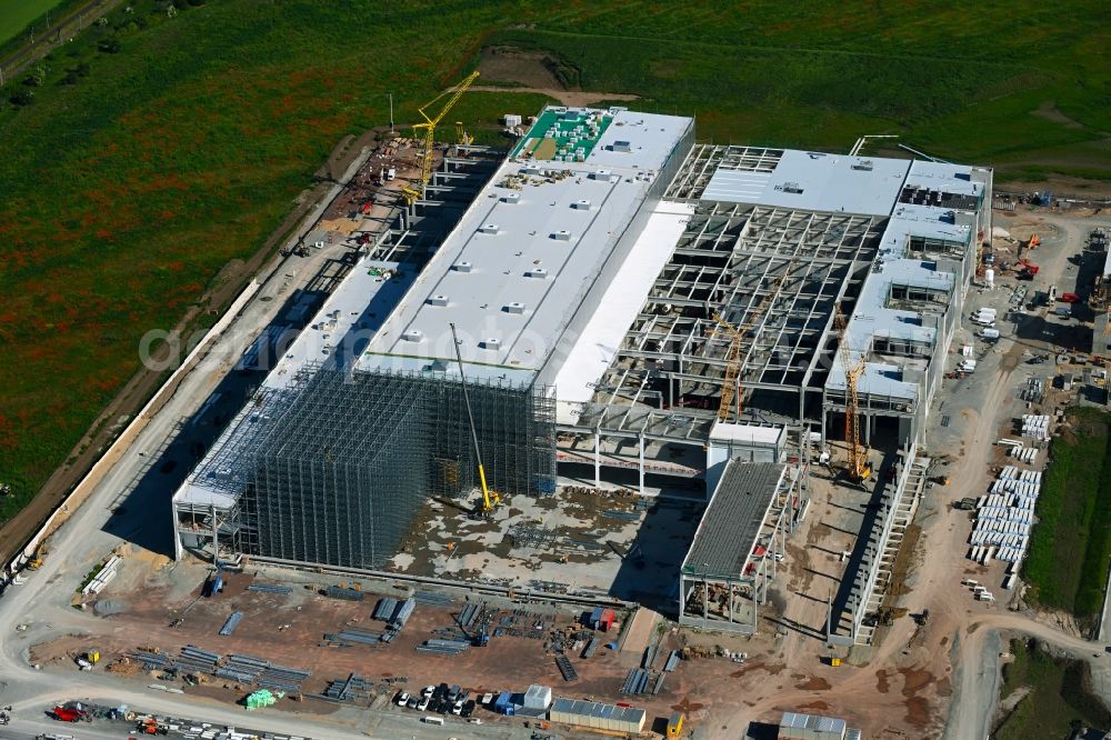 Aerial photograph Magdeburg - Construction site and assembly work for the construction of a high-bay warehouse building complex and logistics center on the premises on Burger Strasse in the district Gewerbegebiet Nord in Magdeburg in the state Saxony-Anhalt, Germany