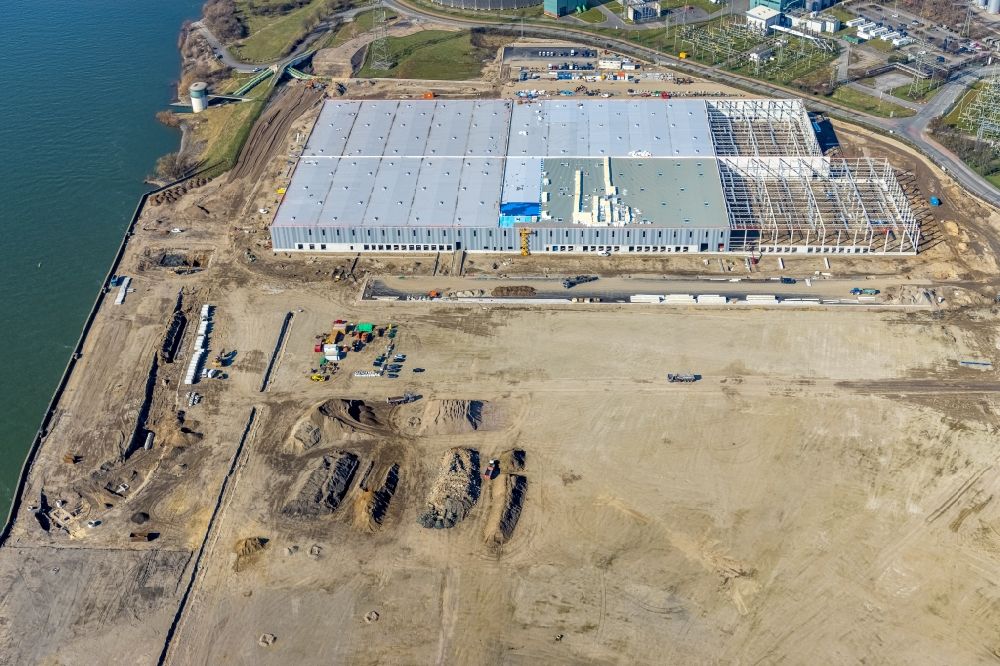 Duisburg from the bird's eye view: Construction site and assembly work for the construction of a high-bay warehouse building complex and logistics center on the premises of logport VI on Rheinstrasse - Faehrstrasse in Duisburg at Ruhrgebiet in the state North Rhine-Westphalia, Germany