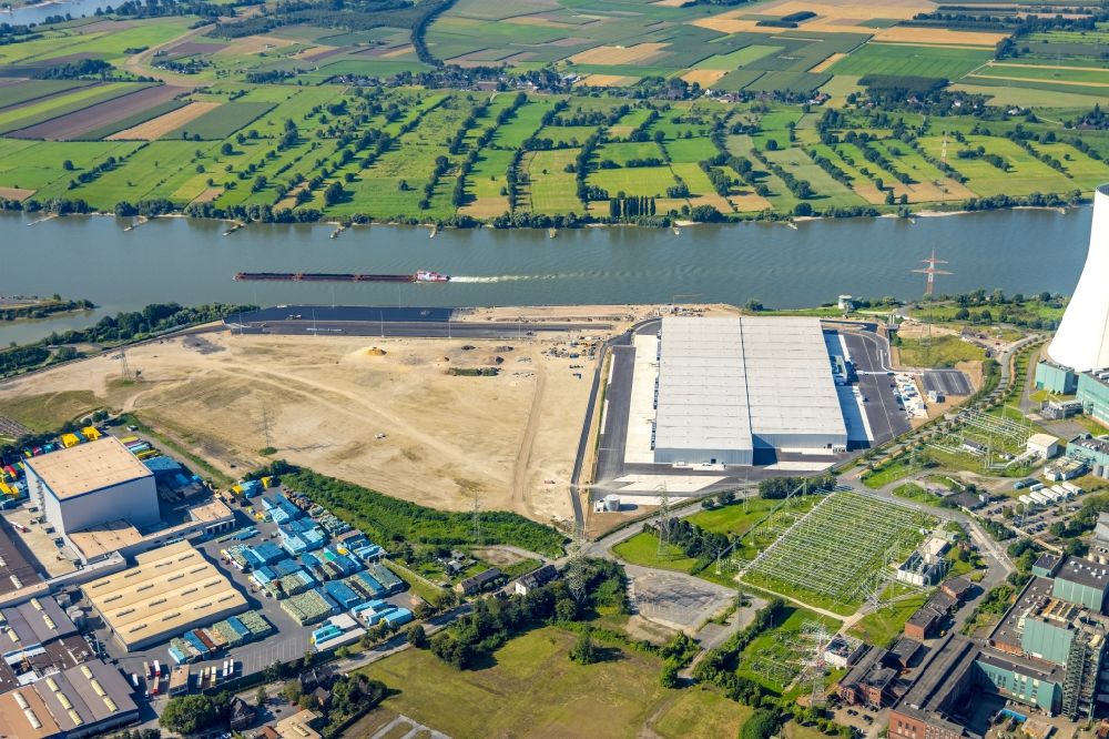 Aerial image Duisburg - Construction site and assembly work for the construction of a high-bay warehouse building complex and logistics center on the premises of logport VI on Rheinstrasse - Faehrstrasse in Duisburg at Ruhrgebiet in the state North Rhine-Westphalia, Germany