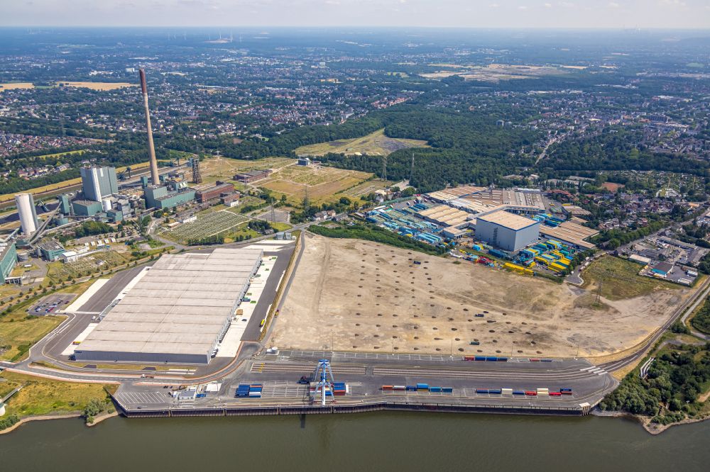 Aerial image Duisburg - Construction site and assembly work for the construction of a high-bay warehouse building complex and logistics center on the premises of logport VI on Rheinstrasse - Faehrstrasse in the district Walsum in Duisburg at Ruhrgebiet in the state North Rhine-Westphalia, Germany