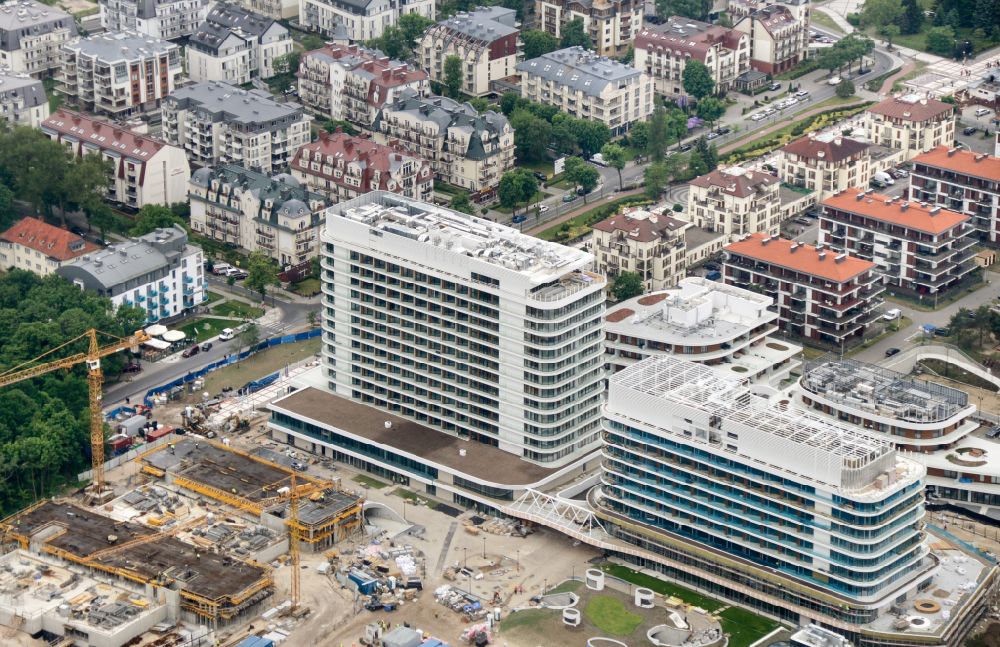 Aerial photograph Swinemünde - Construction site high-rise building of the hotel complex Radisson Blu Resort and holiday apartment complex Baltic Park Fort by Zdrojowa in Swinoujscie in Zachodniopomorskie, Poland