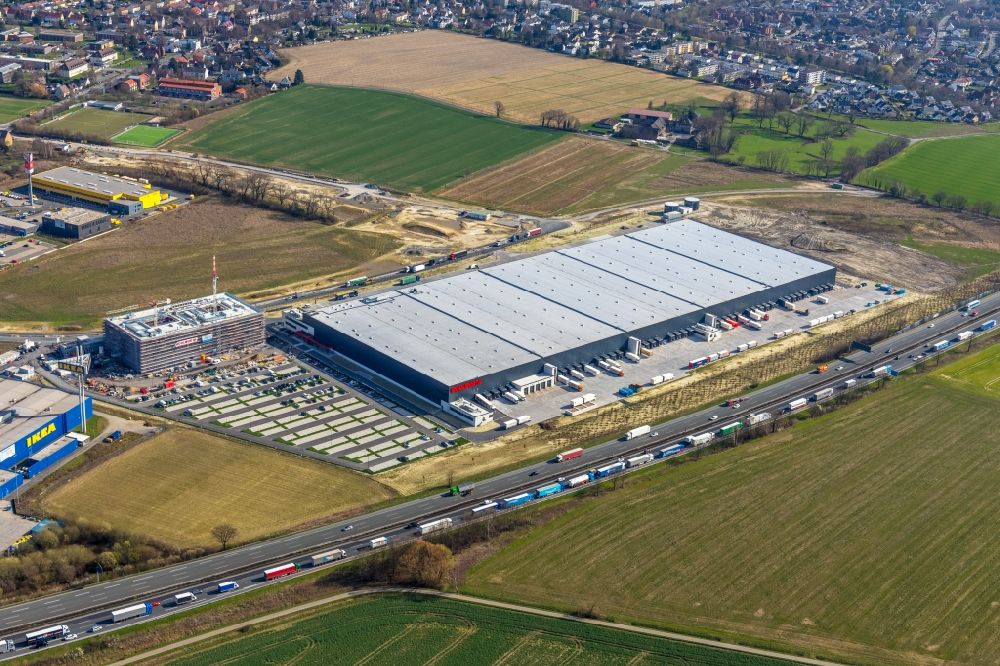 Kamen from the bird's eye view: New construction of a building complex on the premises of the logistics center of Woolworth GmbH in the inter-communal commercial area on the Kamen Karree in Kamen in the state North Rhine-Westphalia, Germany