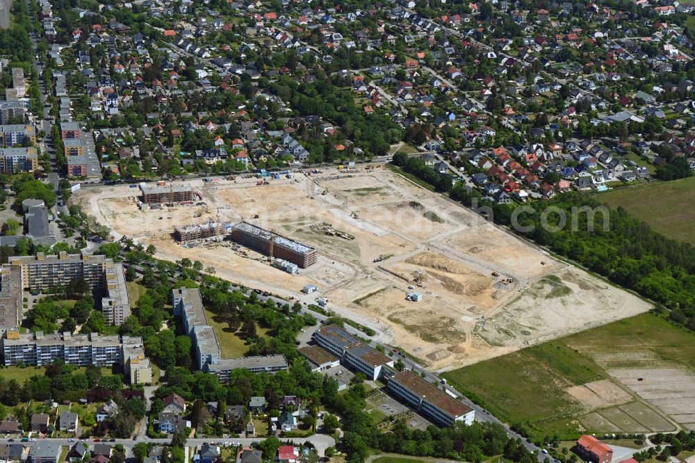 Aerial photograph Berlin - Construction site to build a new multi-family residential complex Buckower Felder on street Gerlinger Strasse in the district Buckow in Berlin, Germany