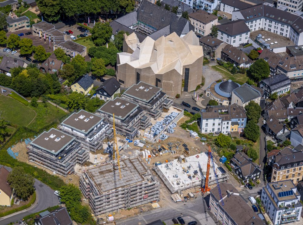 Velbert from the bird's eye view: Construction site to build a new multi-family residential complex DESIGN AM DOM on Toenisheider Strasse on street Im Koven in the district Neviges in Velbert in the state North Rhine-Westphalia, Germany