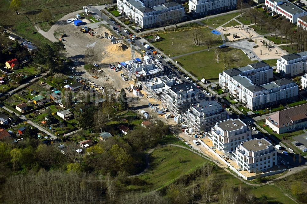 Berlin from the bird's eye view: Construction site to build a new multi-family residential complex Dichtervillen in Karlshorst on Regener Strasse in the district Karlshorst in Berlin, Germany
