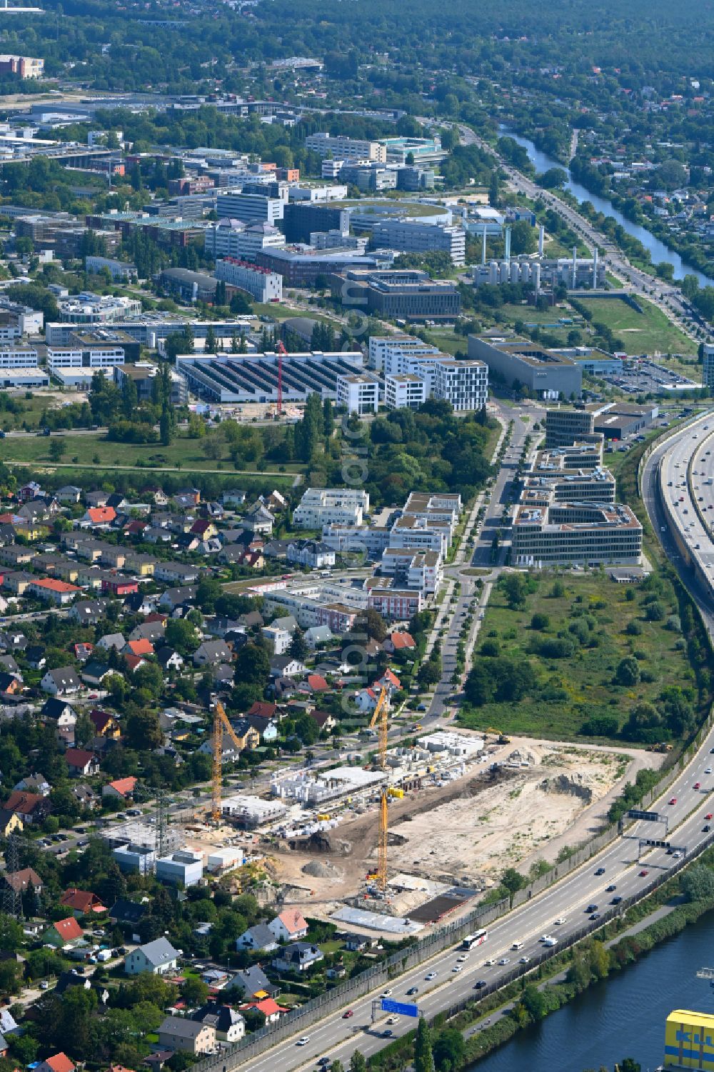 Berlin from the bird's eye view: Construction site to build a new multi-family residential complex on Eisenhutweg in the district Johannisthal in Berlin, Germany