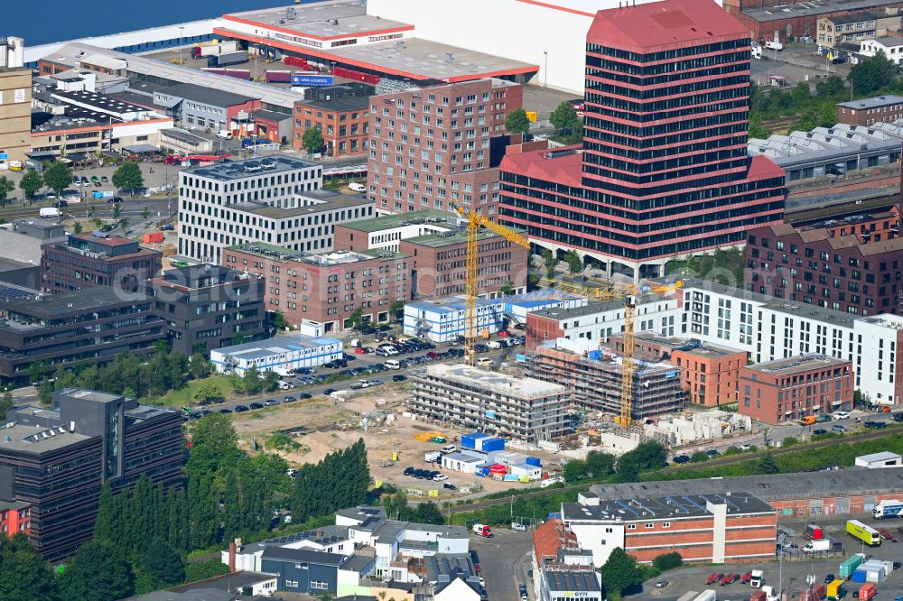Bremen from the bird's eye view: Construction site to build a new multi-family residential complex in Kaffequartier on street Grete-Henry-Strasse in the district Ueberseestadt in Bremen, Germany