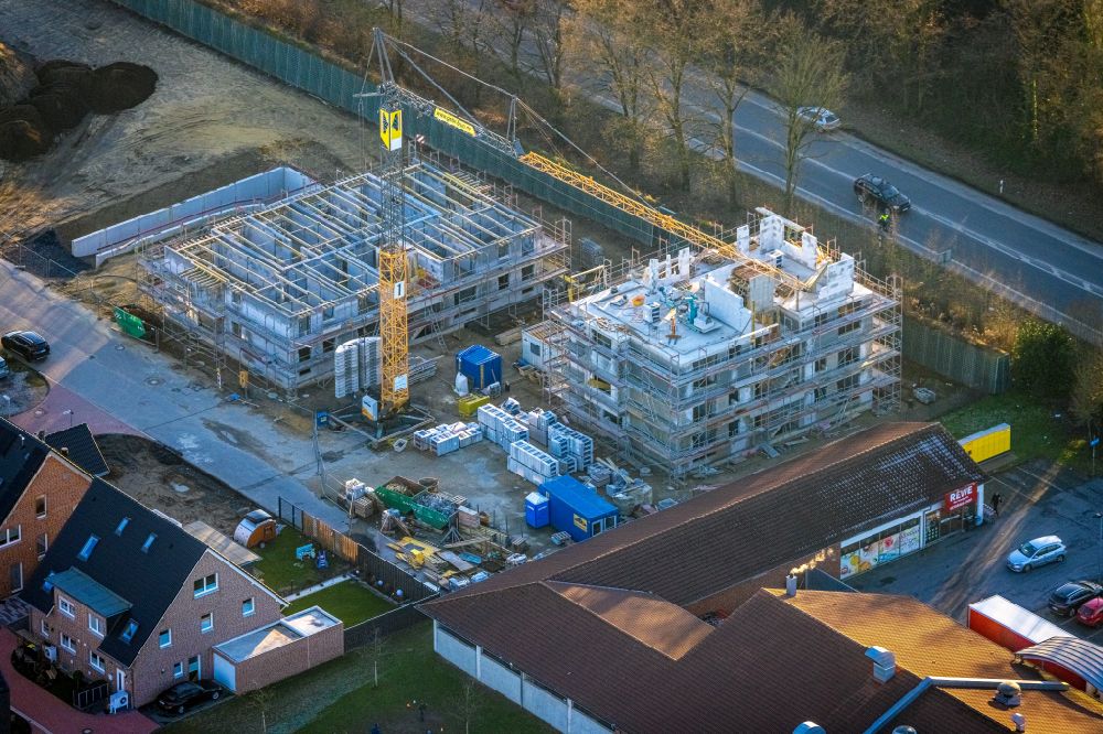 Kirchhellen from the bird's eye view: Construction site to build a new multi-family residential complex on Rentforter Strasse - Schultenkamp in Kirchhellen at Ruhrgebiet in the state North Rhine-Westphalia, Germany