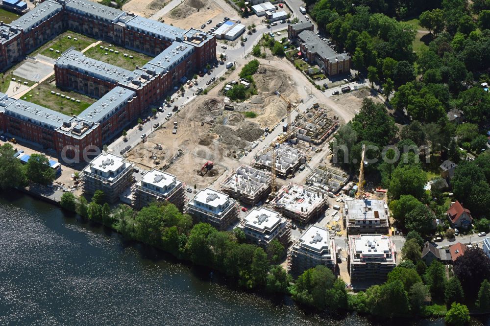 Berlin from the bird's eye view: Construction site to build a new multi-family residential complex SPREEQUARTIER SPINDLERSFELD on street Carl-Spindler-Strasse in the district Koepenick in Berlin, Germany