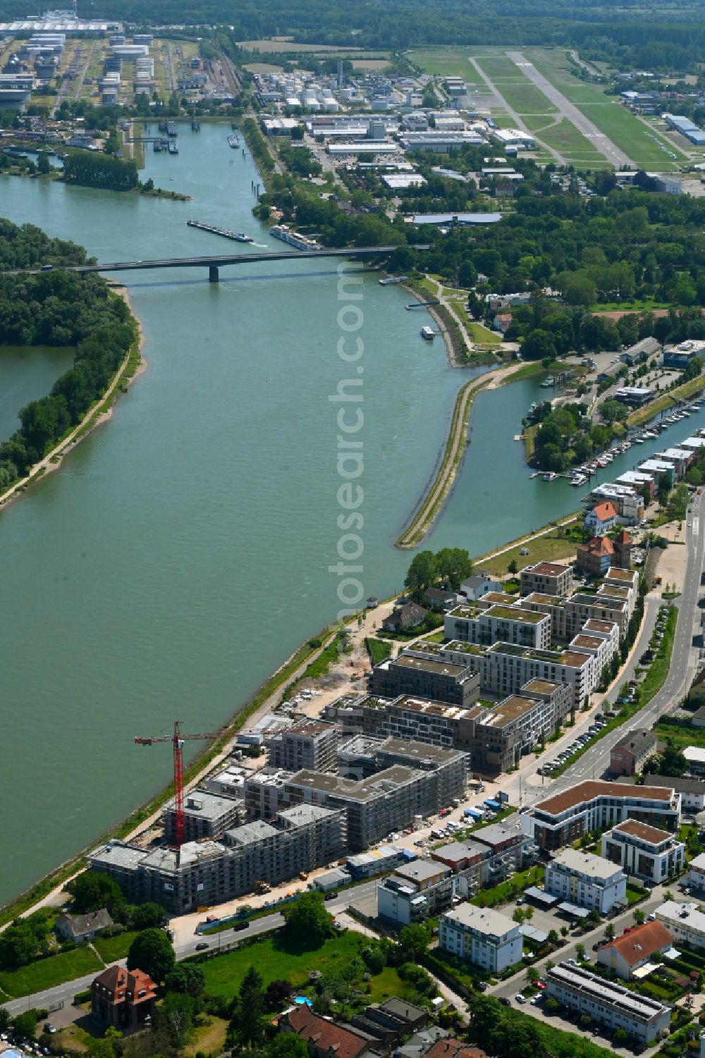 Aerial image Speyer - Construction site to build a new multi-family residential complex Wohnviertel on Fluss on street Alte Ziegelei on rhine river in Speyer in the state Rhineland-Palatinate, Germany