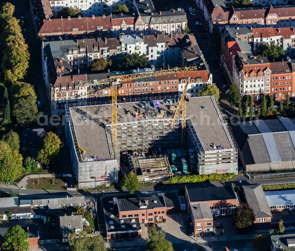 Kiel from the bird's eye view: Construction site for a new micro apartment complex Lieblingsplatz on VELO 10 on street Christian-Kruse-Strasse in the district Ravensberg in Kiel in the state Schleswig-Holstein, Germany