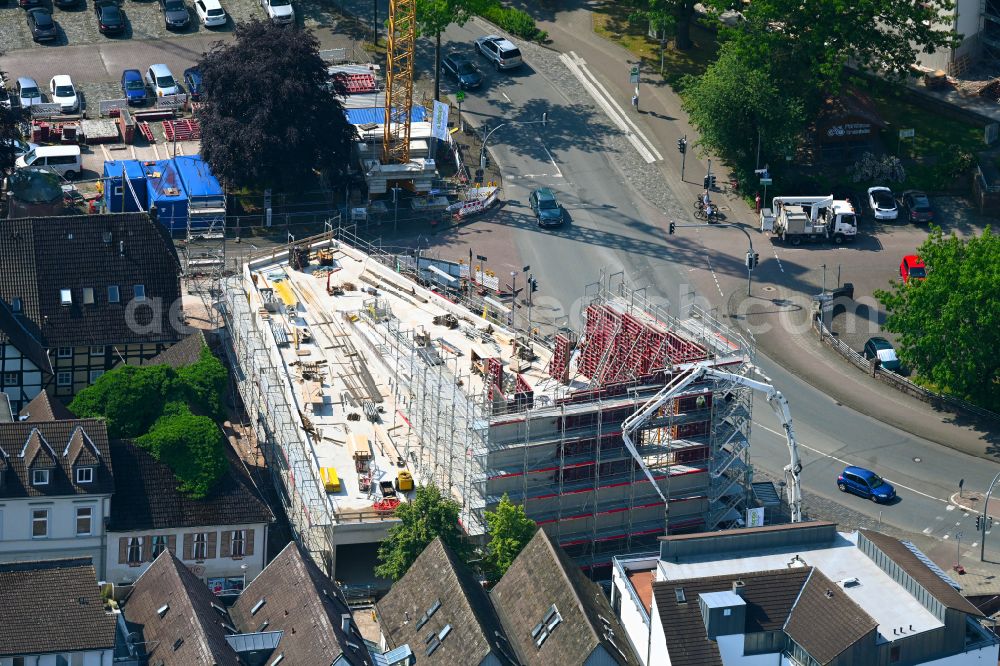 Holzminden from above - Construction site of museum building ensemble Sensoria - Erlebniswelt of Duefte and Aromen on street Obere Strasse - Hintere Strasseasse in Holzminden in the state Lower Saxony, Germany